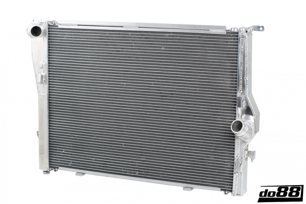 BMW M3 E90 E92 Radiator Aluminum in the group By vehicle / BMW / E90, S65 (M3) at do88 AB (WC-190)